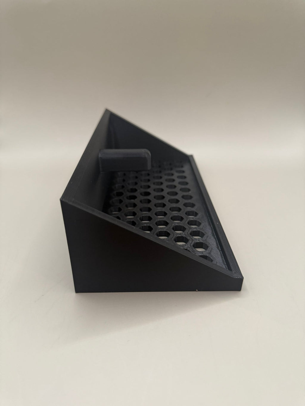 Ablagefach mit zusätzlicher Brillenauflage