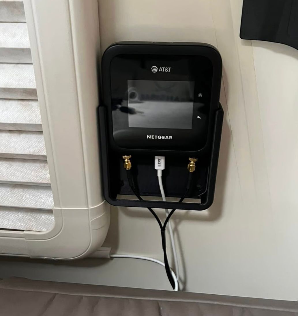 Netgear M6 PRO Halterung