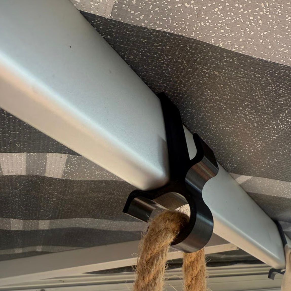 Haken für unteren Gelenkarm der Thule Omnistore Markise