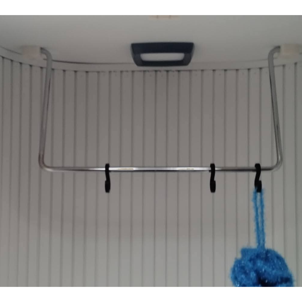 3 Haken hängen an der Heki Stange