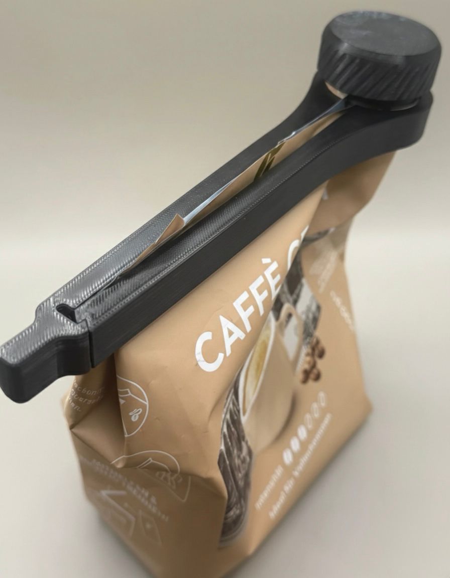 Kaffeetütenklammer im Einsatz