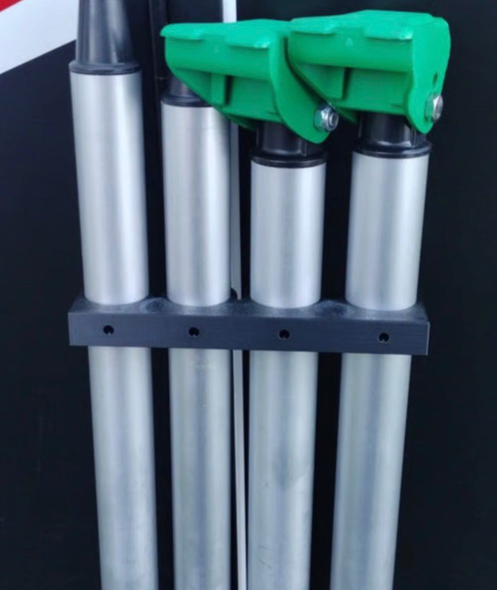 Halter für Thule Spannstangen montiert mit Spannstangen
