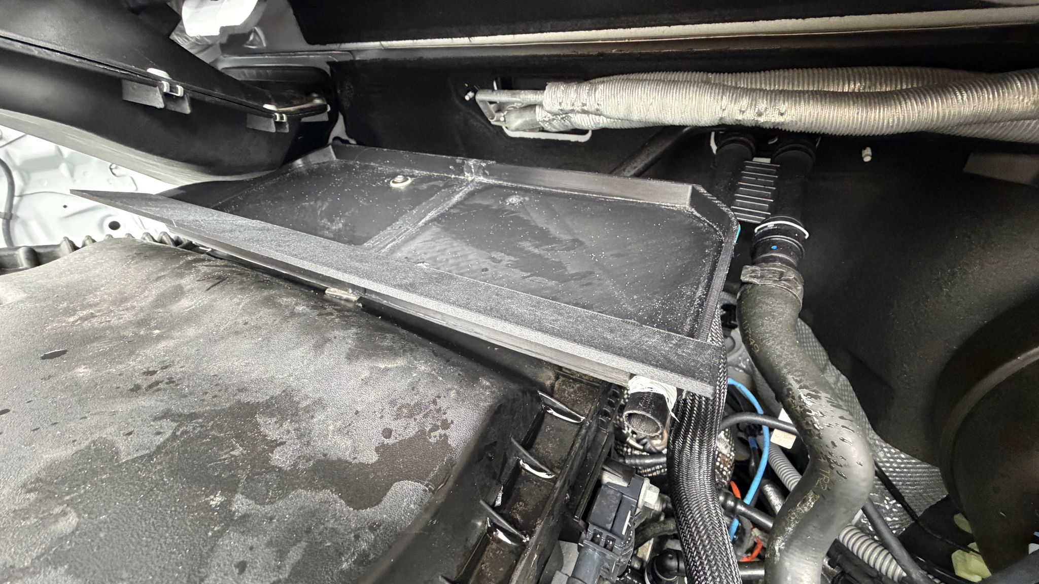montiertes Upgrade zur Auffangwanne im Ford