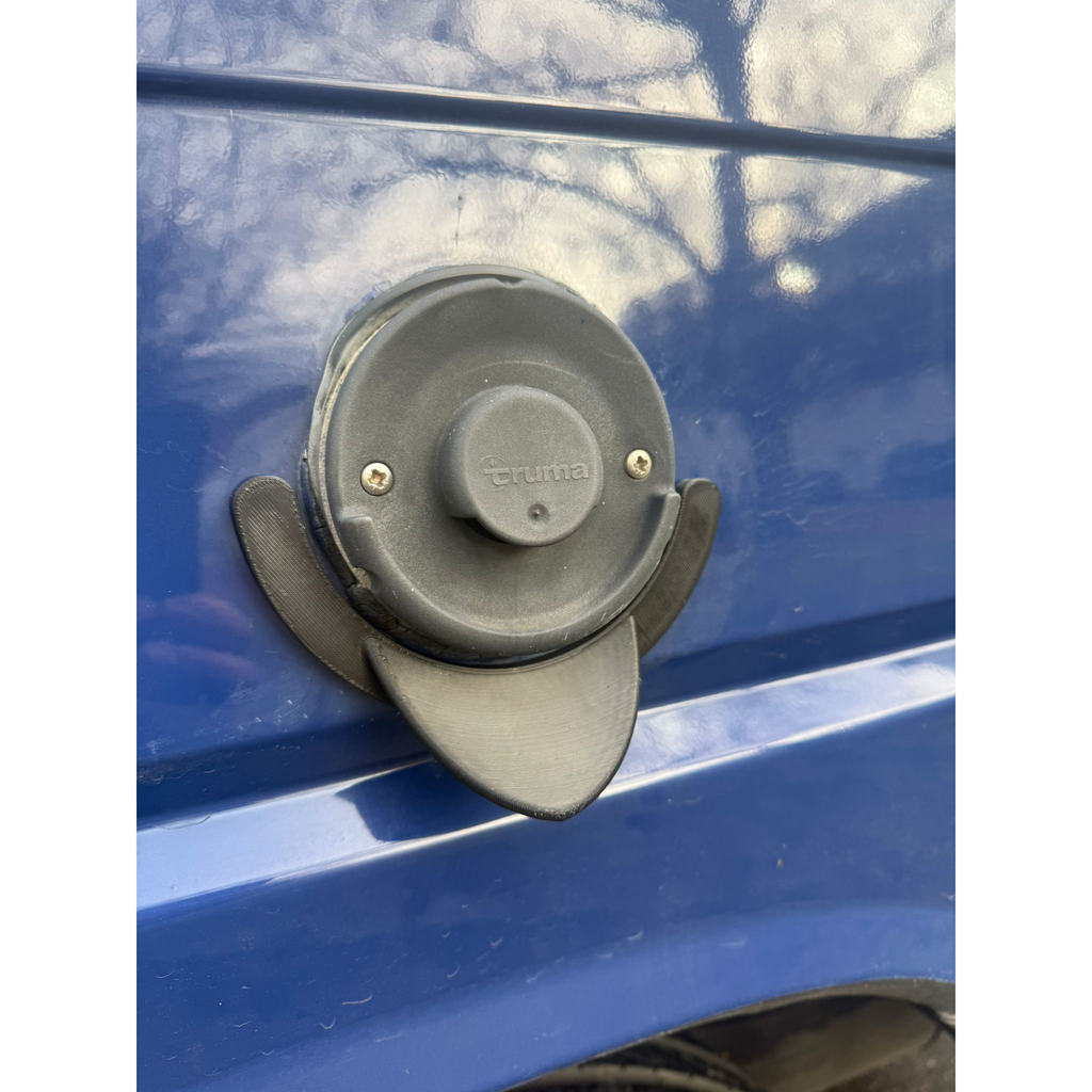 installierter schwarzer magnetischer Kondenswasserablauf
